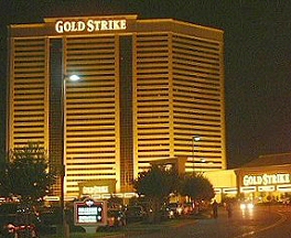 photo of gold strike casino tunica ms at night